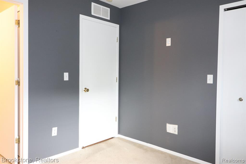 23426 GRAYSON Drive, Southfield, MI 48075 — Photo 19