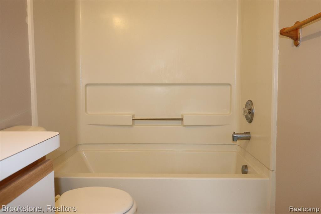 23426 GRAYSON Drive, Southfield, MI 48075 — Photo 22