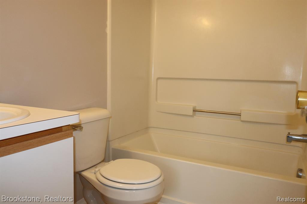 23426 GRAYSON Drive, Southfield, MI 48075 — Photo 23