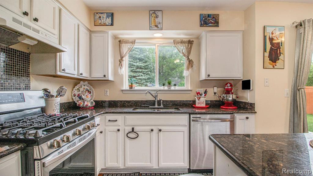 3578 Fieldcrest Lane, Ypsilanti, MI 48197 — Photo 13