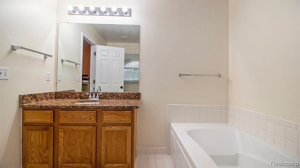 3578 Fieldcrest Lane, Ypsilanti, MI 48197 — Photo 28