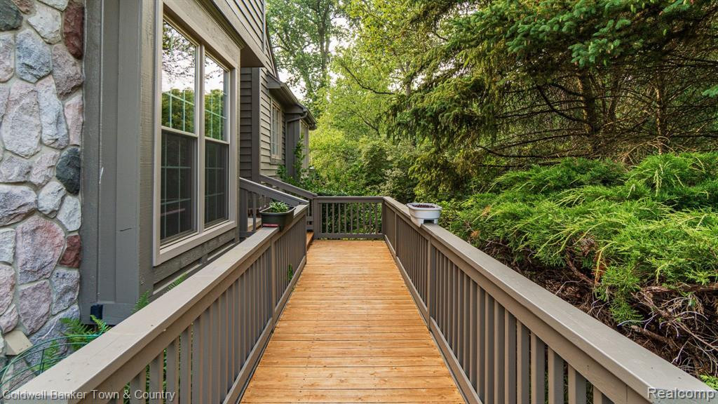 1932 BOULDER Drive, Ann Arbor, MI 48104 — Photo 2