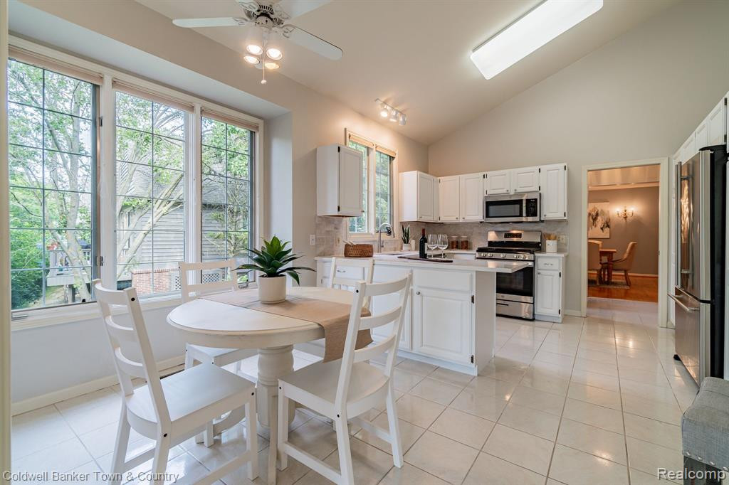 1932 BOULDER Drive, Ann Arbor, MI 48104 — Photo 8