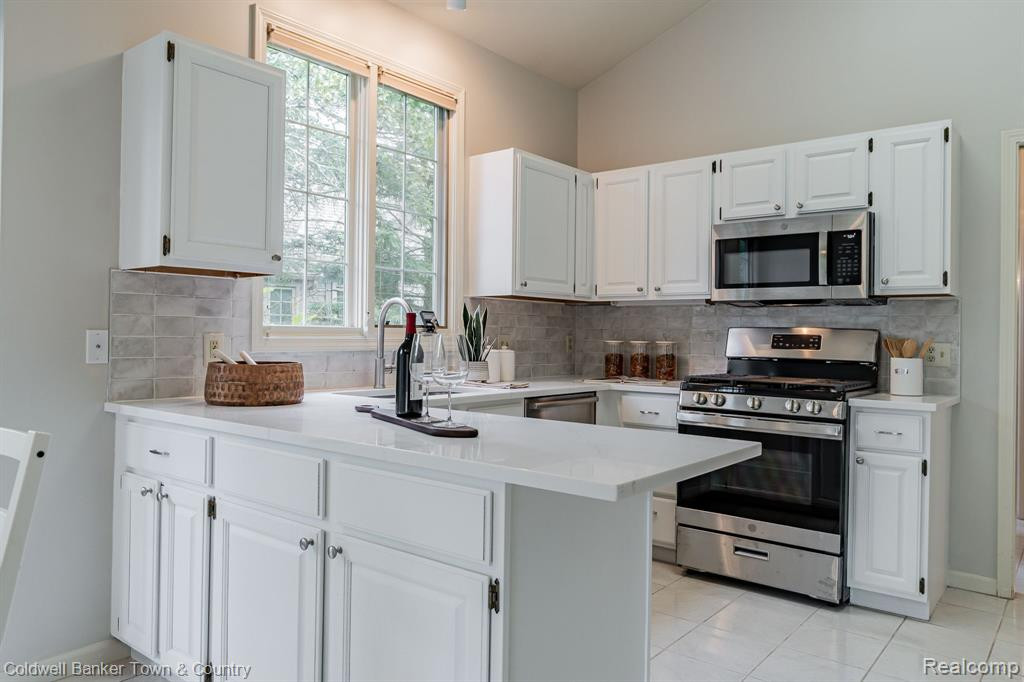 1932 BOULDER Drive, Ann Arbor, MI 48104 — Photo 11