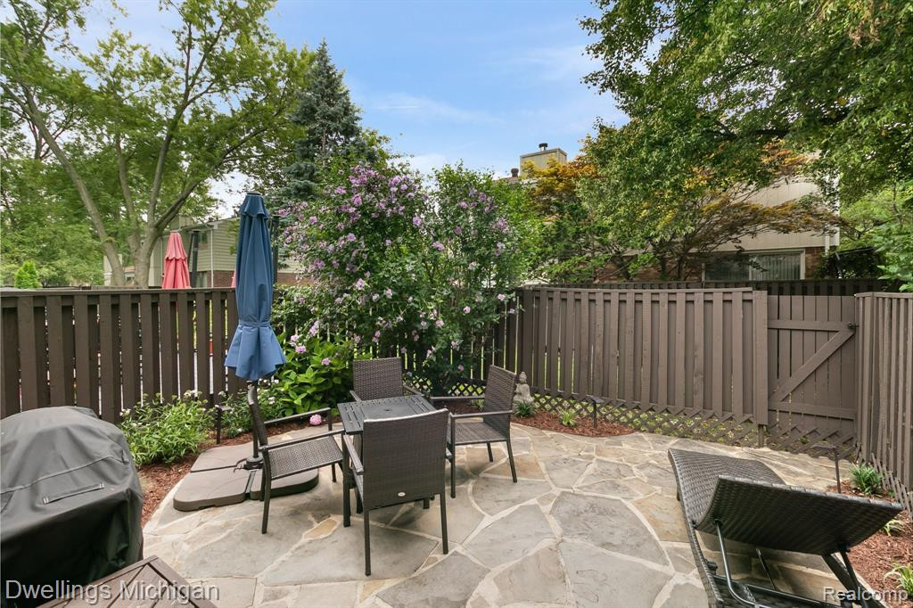 1912 TORQUAY Avenue, Royal Oak, MI 48073 — Photo 9