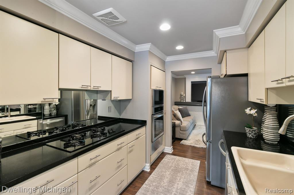 1912 TORQUAY Avenue, Royal Oak, MI 48073 — Photo 13