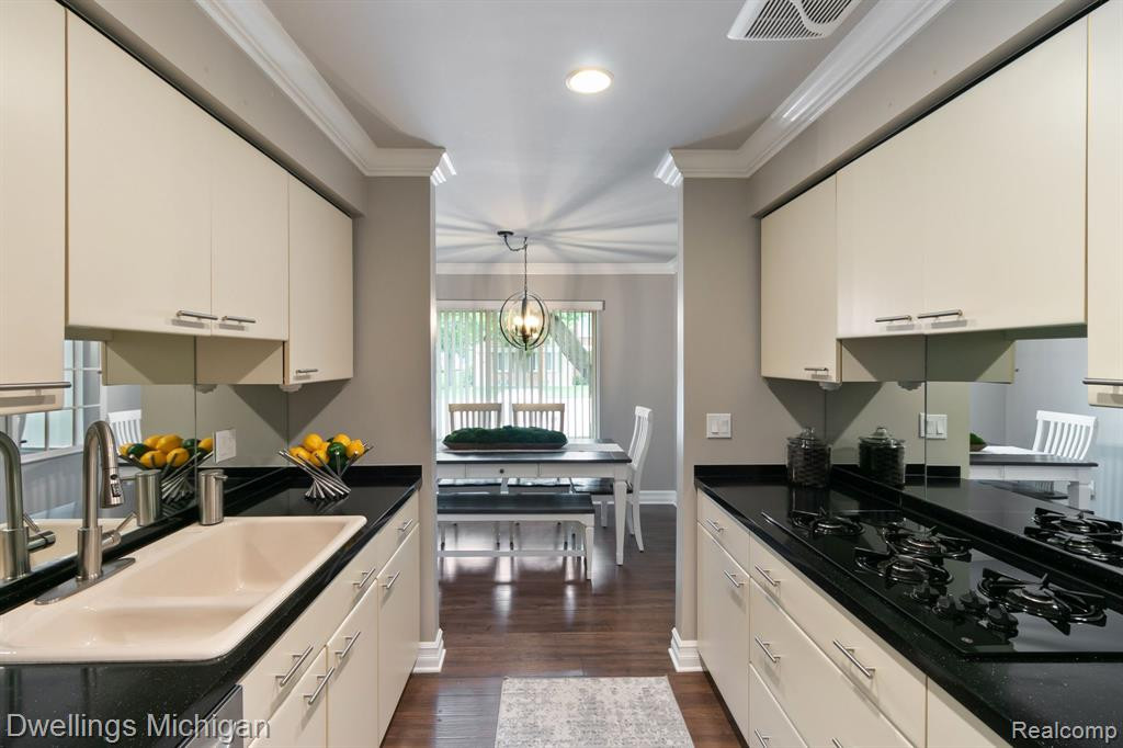 1912 TORQUAY Avenue, Royal Oak, MI 48073 — Photo 15