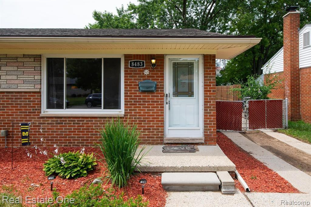 8483 Holly Drive, Canton, MI 48187 — Photo 2