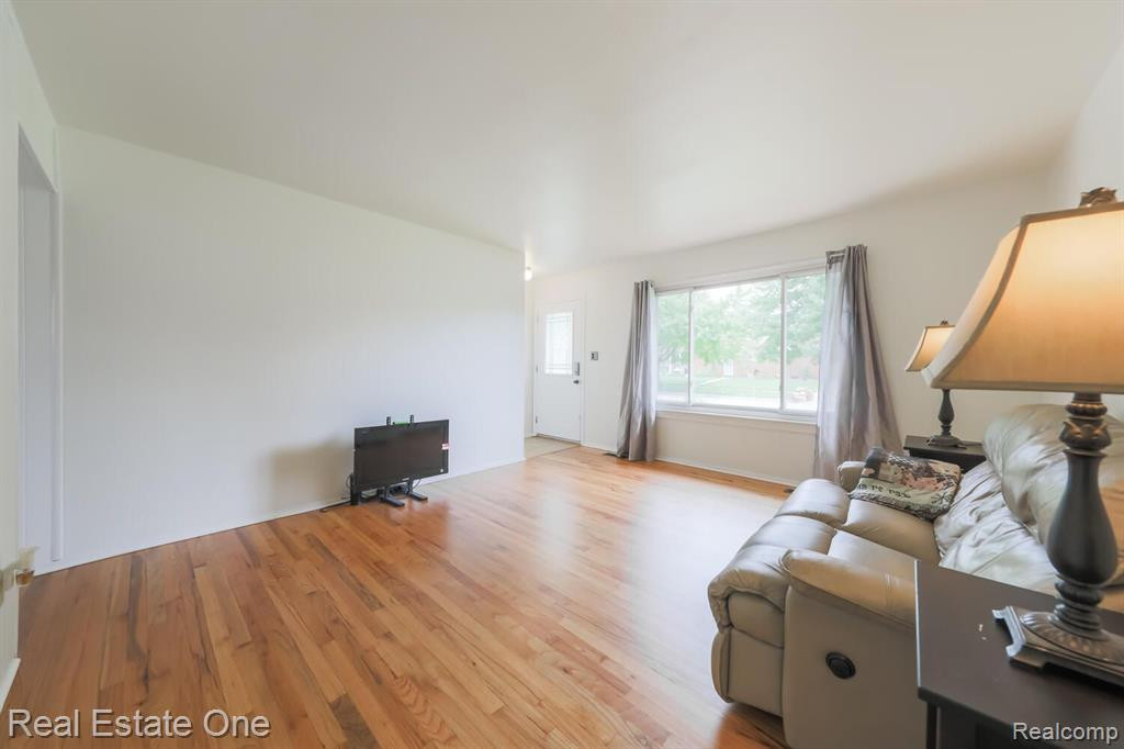 8483 Holly Drive, Canton, MI 48187 — Photo 5