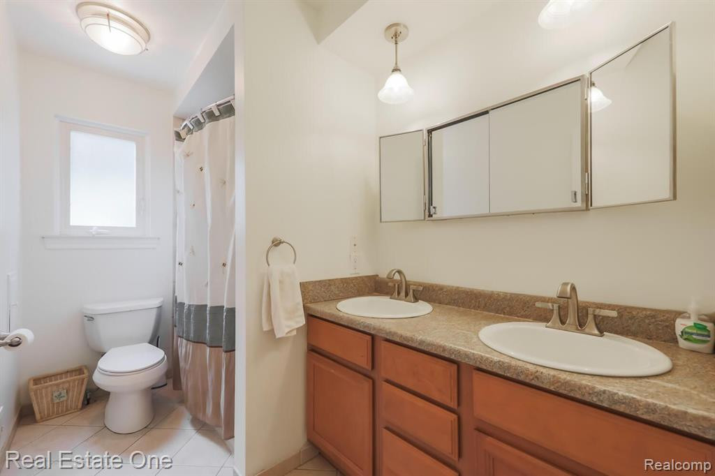 8483 Holly Drive, Canton, MI 48187 — Photo 9