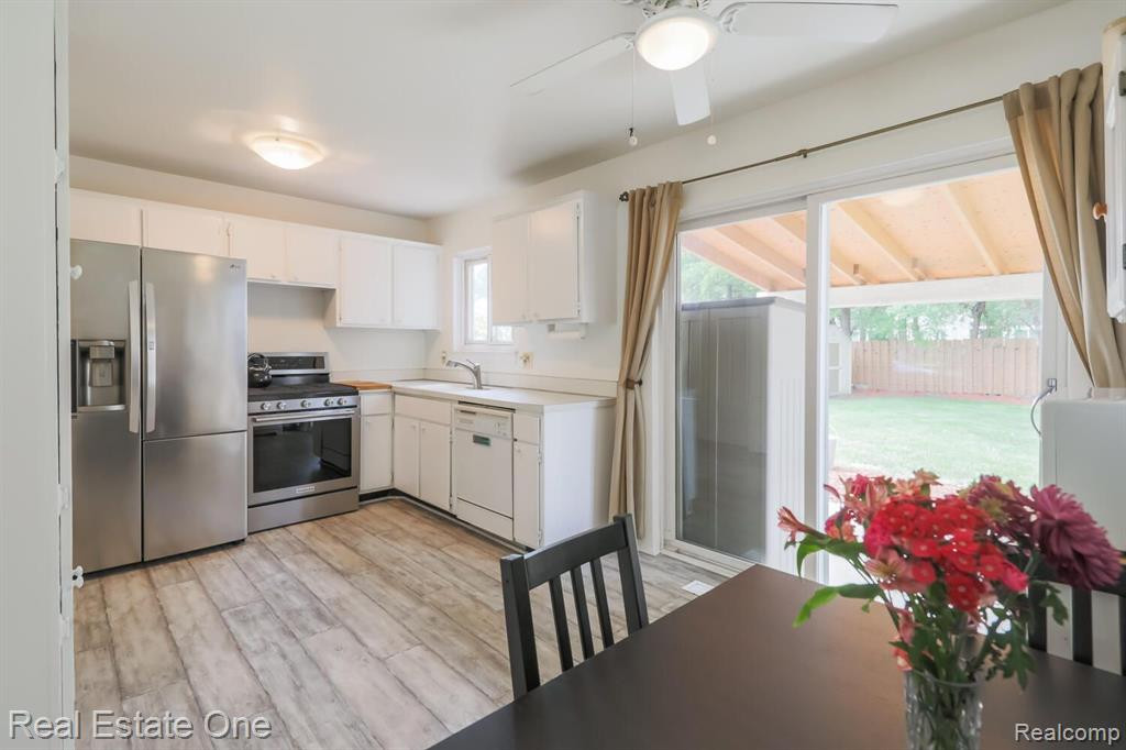 8483 Holly Drive, Canton, MI 48187 — Photo 10