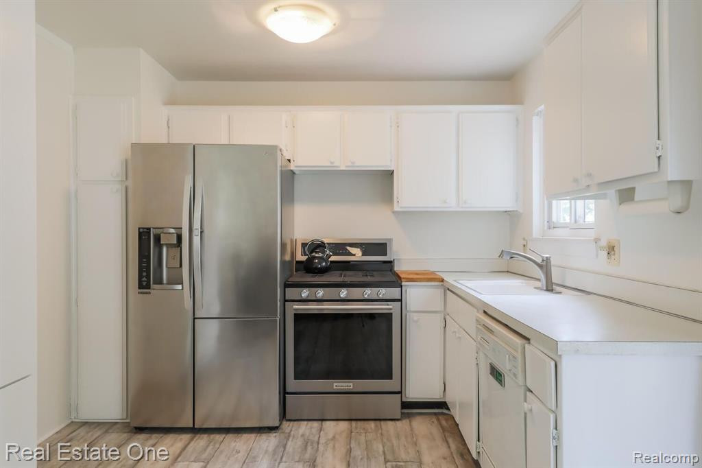 8483 Holly Drive, Canton, MI 48187 — Photo 11