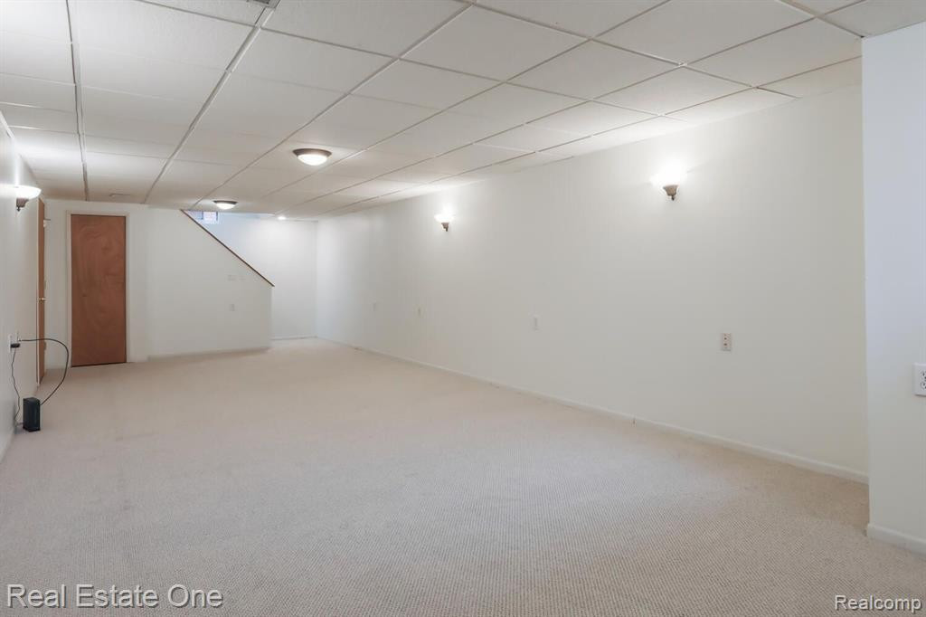 8483 Holly Drive, Canton, MI 48187 — Photo 17