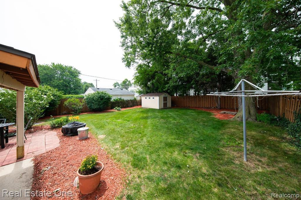 8483 Holly Drive, Canton, MI 48187 — Photo 20