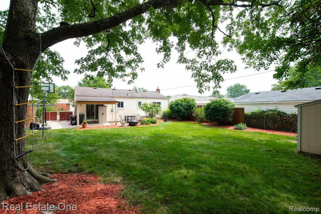 8483 Holly Drive, Canton, MI 48187 — Photo 21