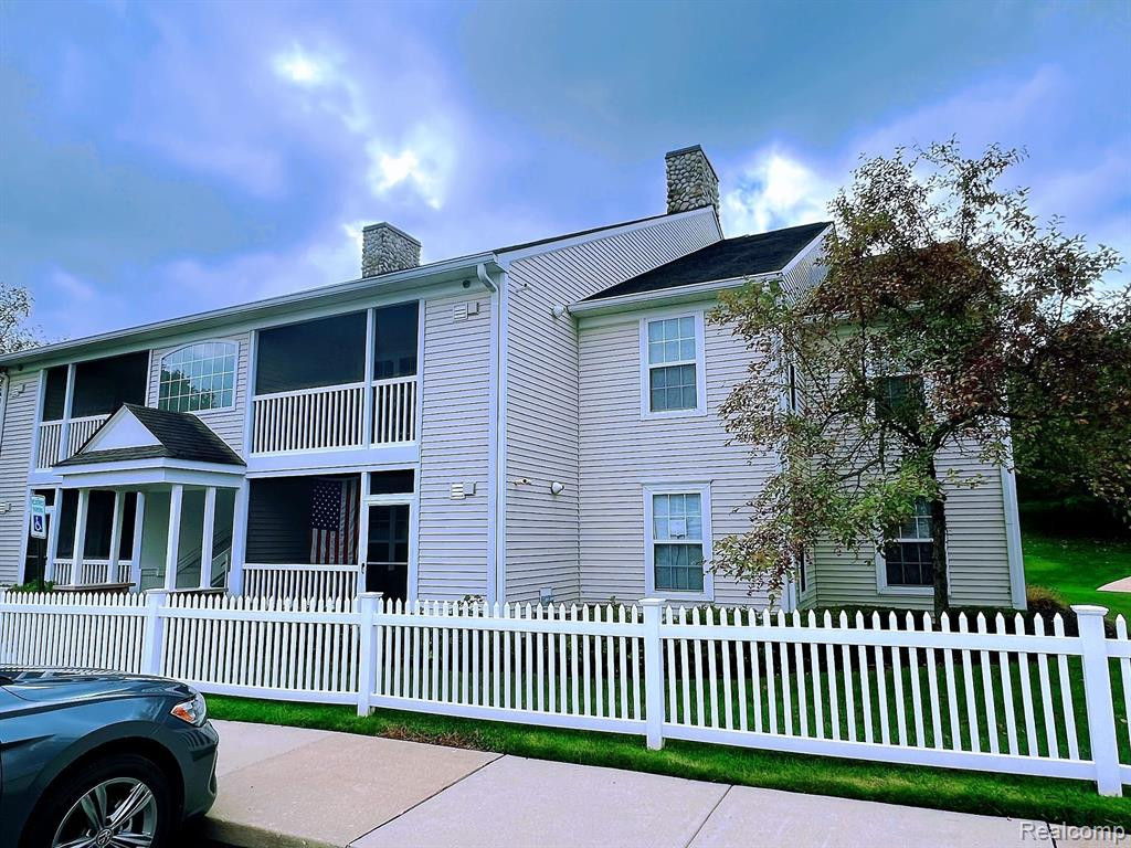 2778 S KNIGHTSBRIDGE Circle, Ann Arbor, MI 48105 — Photo 2