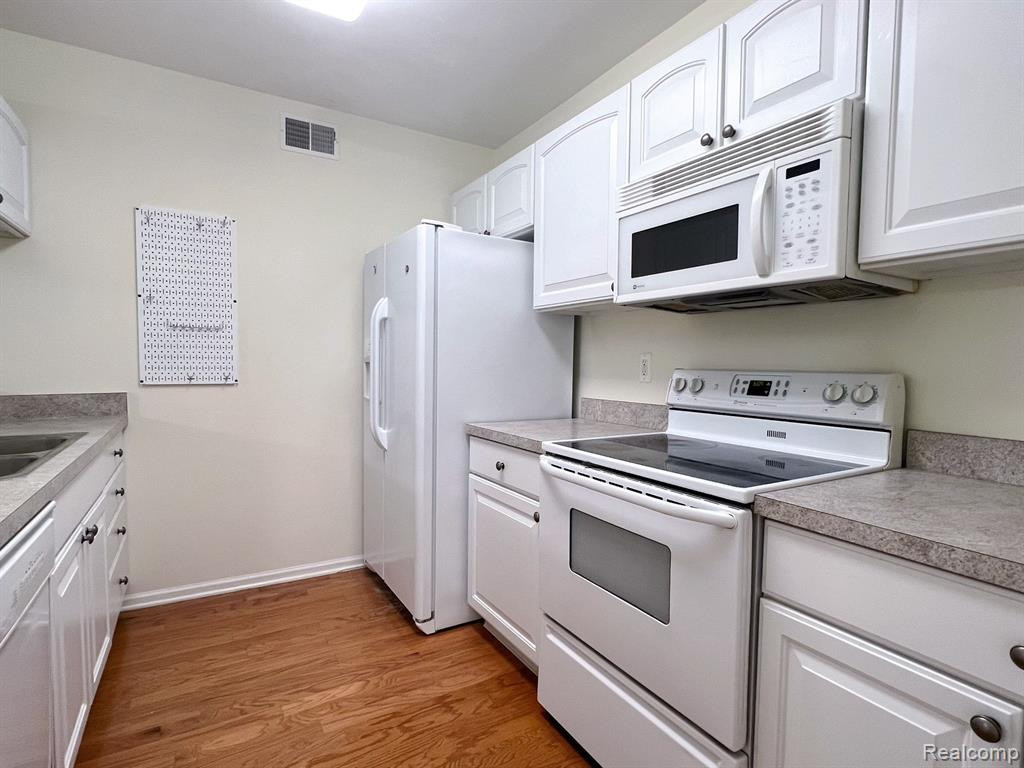 2778 S KNIGHTSBRIDGE Circle, Ann Arbor, MI 48105 — Photo 5