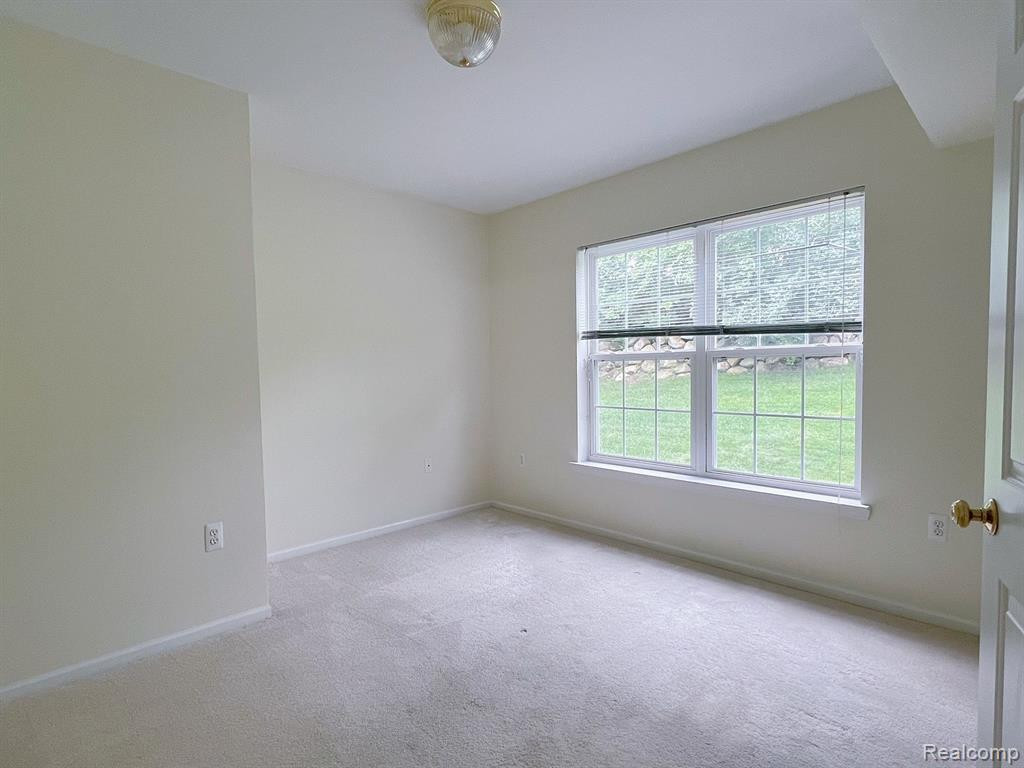 2778 S KNIGHTSBRIDGE Circle, Ann Arbor, MI 48105 — Photo 10