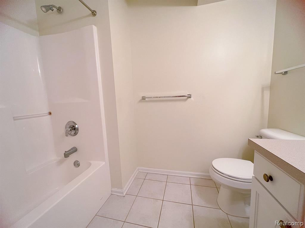 2778 S KNIGHTSBRIDGE Circle, Ann Arbor, MI 48105 — Photo 11