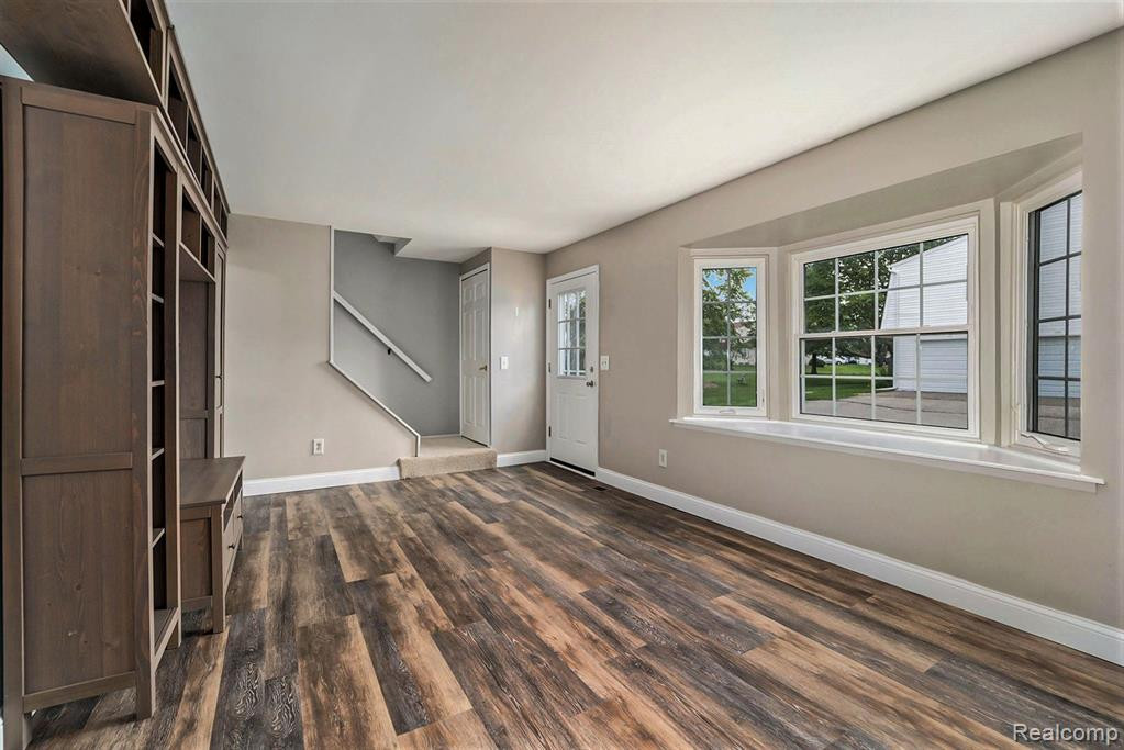 154 NEPTUNE Drive, #54, Walled Lake, MI 48390 — Photo 2
