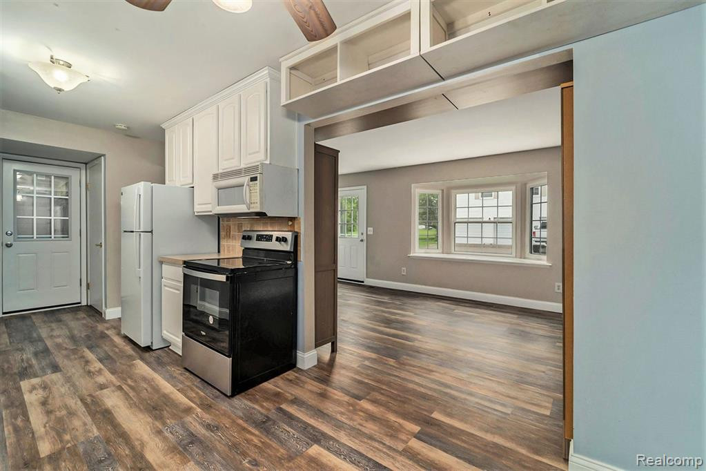 154 NEPTUNE Drive, #54, Walled Lake, MI 48390 — Photo 10