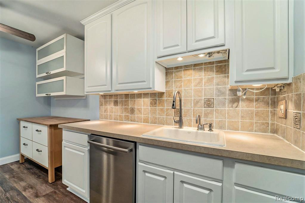 154 NEPTUNE Drive, #54, Walled Lake, MI 48390 — Photo 11