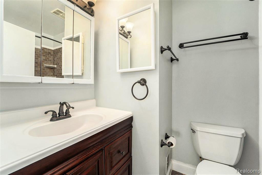 154 NEPTUNE Drive, #54, Walled Lake, MI 48390 — Photo 18