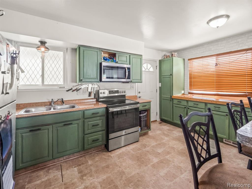 6916 ARCOLA Street, Garden City, MI — Photo 2