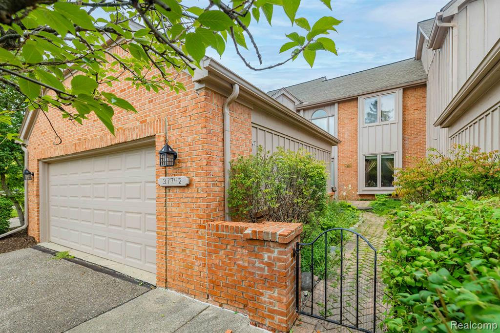 37742 AMBER Drive, Farmington Hills, MI 48331 — Photo 3