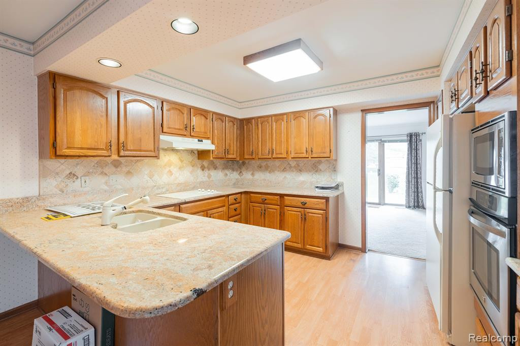 37742 AMBER Drive, Farmington Hills, MI 48331 — Photo 17