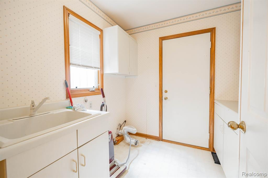 37742 AMBER Drive, Farmington Hills, MI 48331 — Photo 20