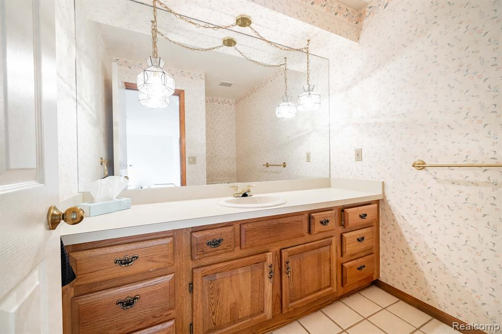 37742 AMBER Drive, Farmington Hills, MI 48331 — Photo 21