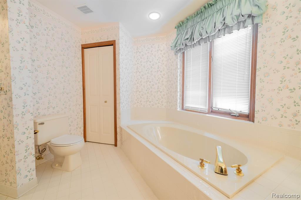 37742 AMBER Drive, Farmington Hills, MI 48331 — Photo 28