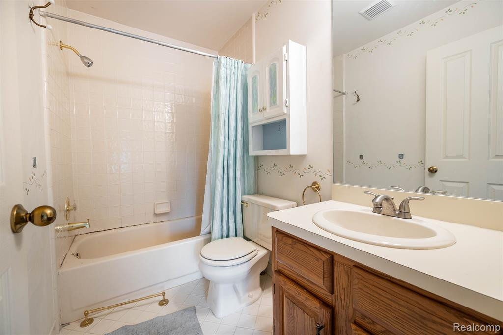 37742 AMBER Drive, Farmington Hills, MI 48331 — Photo 31
