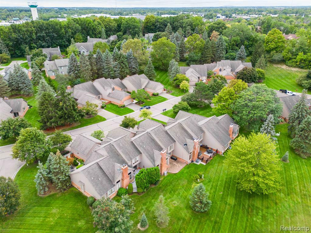 37742 AMBER Drive, Farmington Hills, MI 48331 — Photo 36