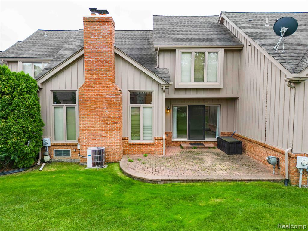 37742 AMBER Drive, Farmington Hills, MI 48331 — Photo 38
