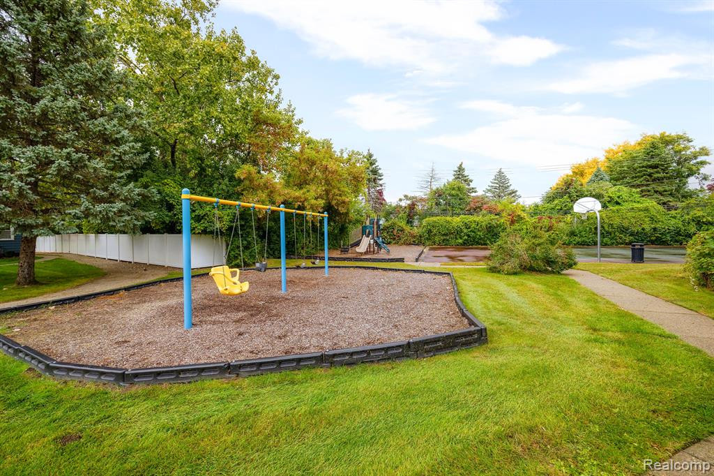 24543 Olde Orchard Street, Novi, MI — Photo 5