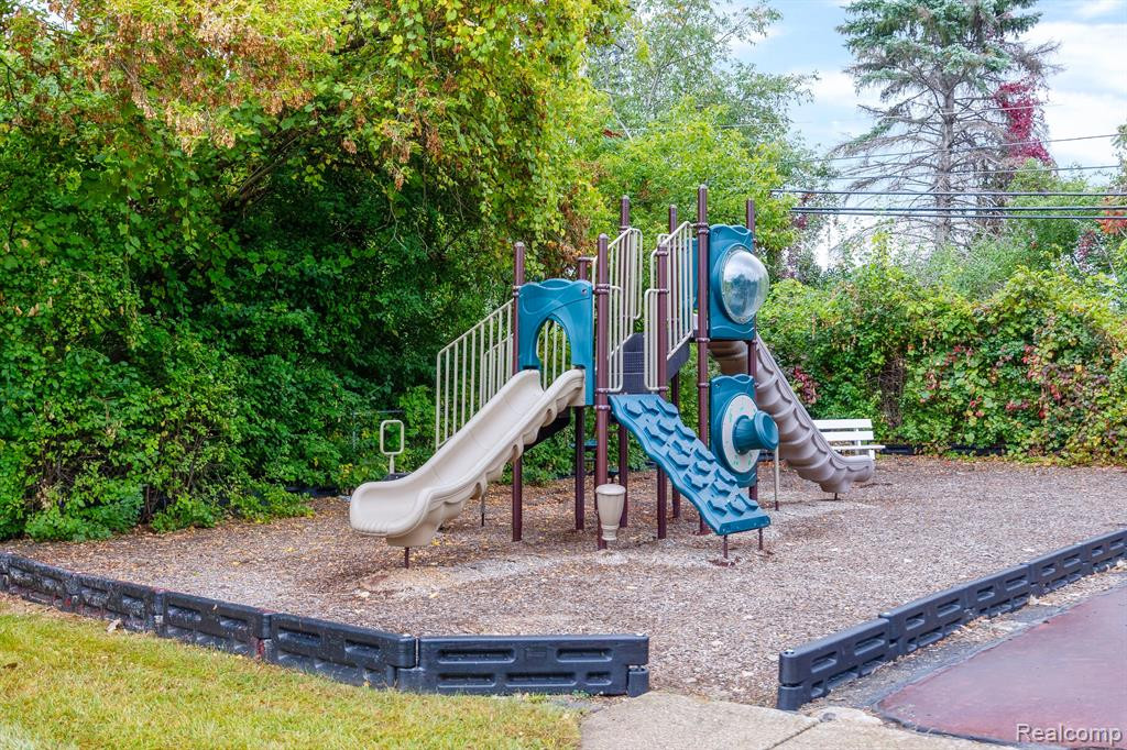 24543 Olde Orchard Street, Novi, MI — Photo 6