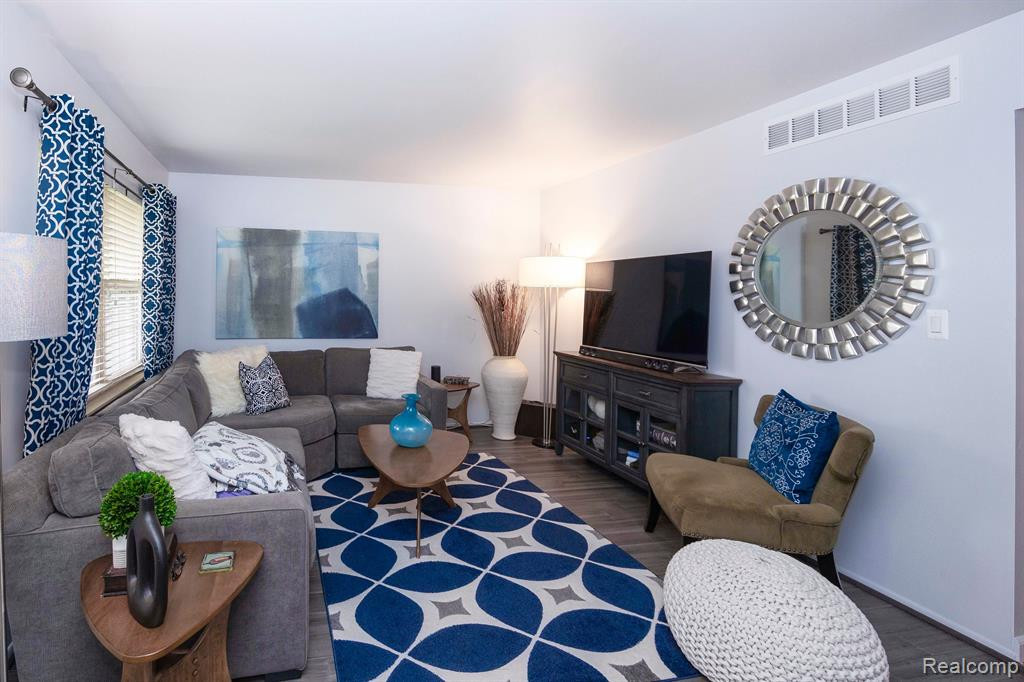 24543 Olde Orchard Street, Novi, MI — Photo 13