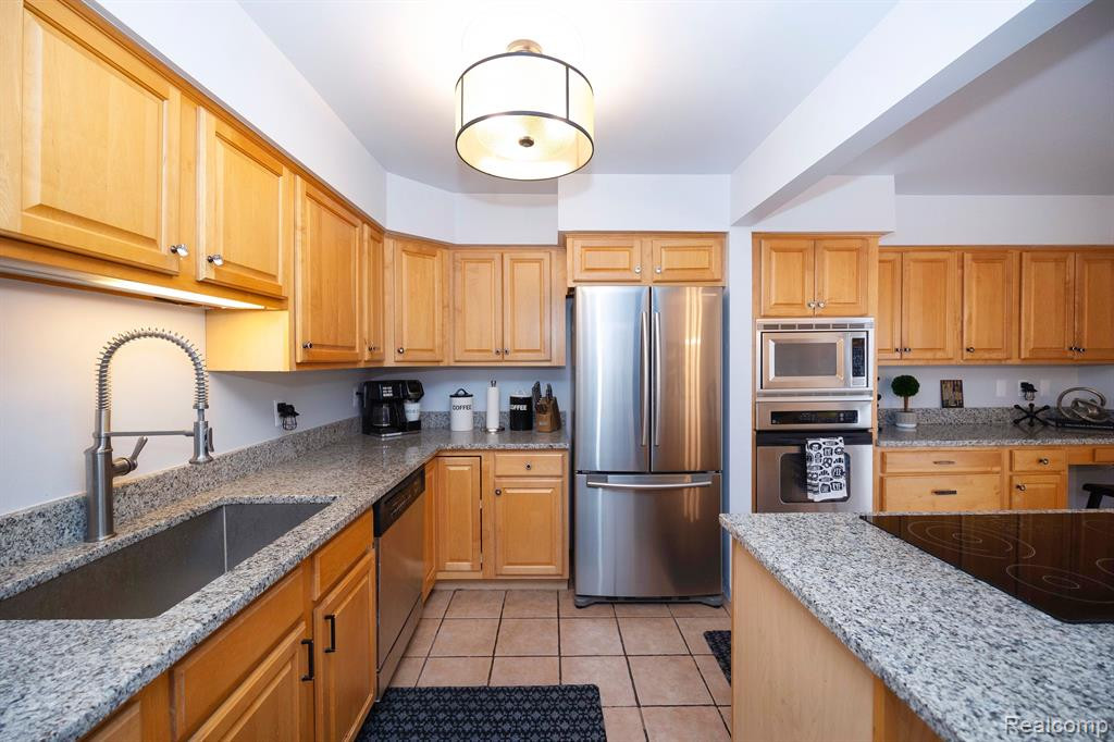 24543 Olde Orchard Street, Novi, MI — Photo 16