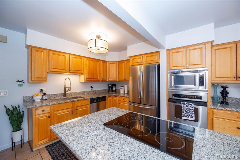 24543 Olde Orchard Street, Novi, MI — Photo 17