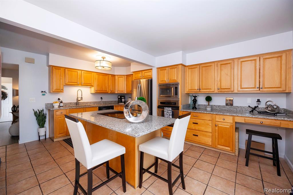24543 Olde Orchard Street, Novi, MI — Photo 18