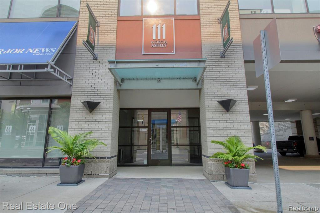 111 N ASHLEY Street, 602, Ann Arbor, MI 48104 — Photo 3
