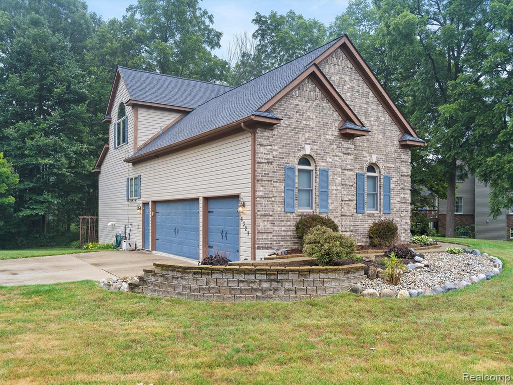 8327 WOODLAND Circle, Goodrich Vlg, MI — Photo 2