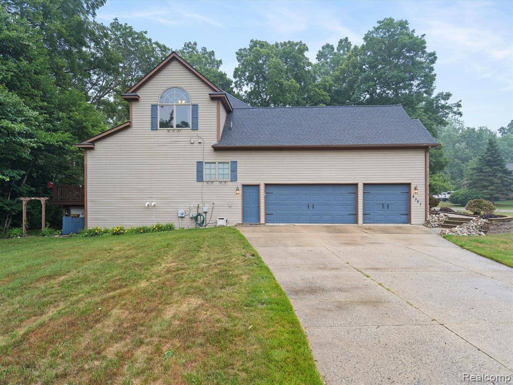 8327 WOODLAND Circle, Goodrich Vlg, MI — Photo 3
