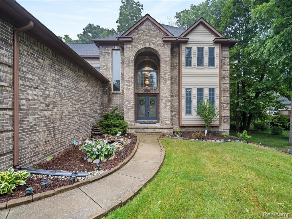 8327 WOODLAND Circle, Goodrich Vlg, MI — Photo 4