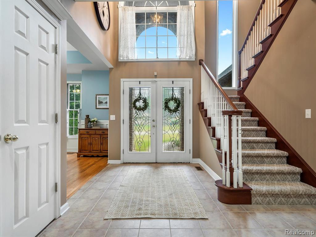 8327 WOODLAND Circle, Goodrich Vlg, MI — Photo 5