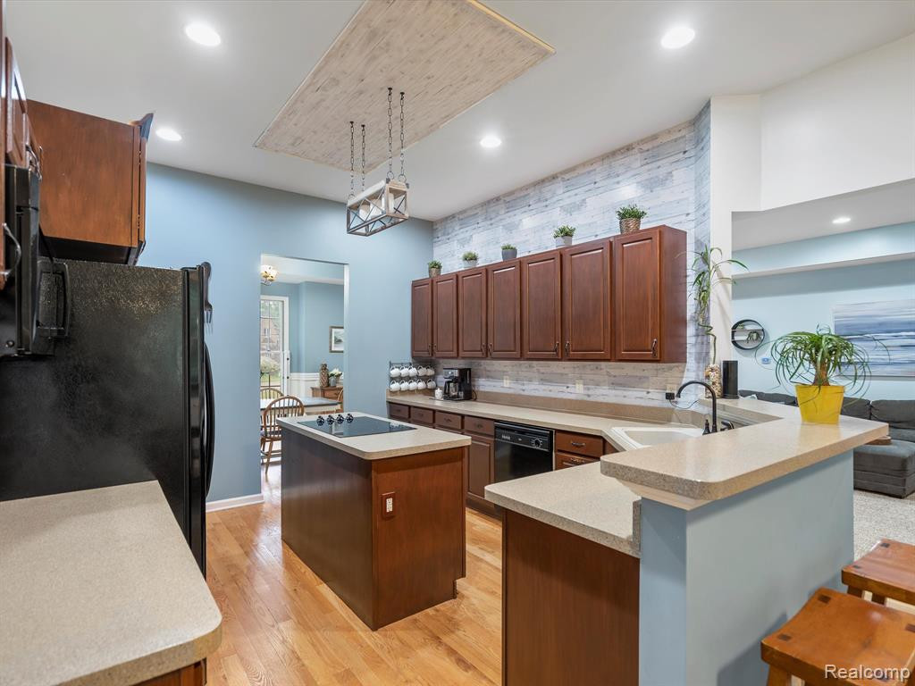 8327 WOODLAND Circle, Goodrich Vlg, MI — Photo 14