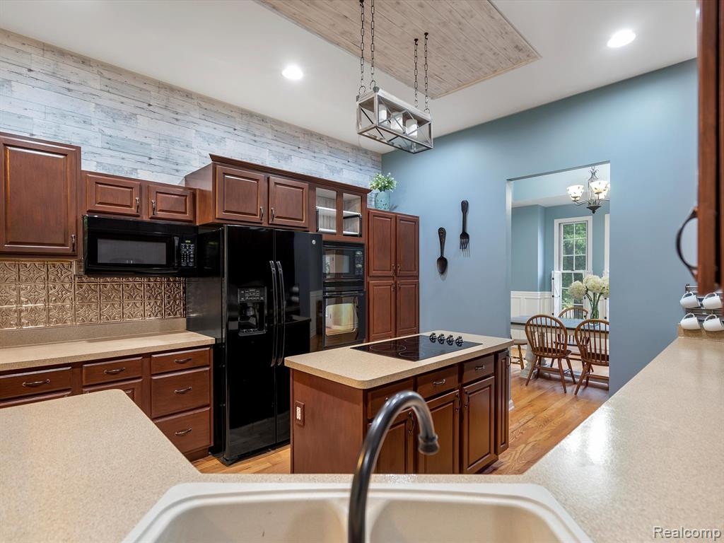 8327 WOODLAND Circle, Goodrich Vlg, MI — Photo 15