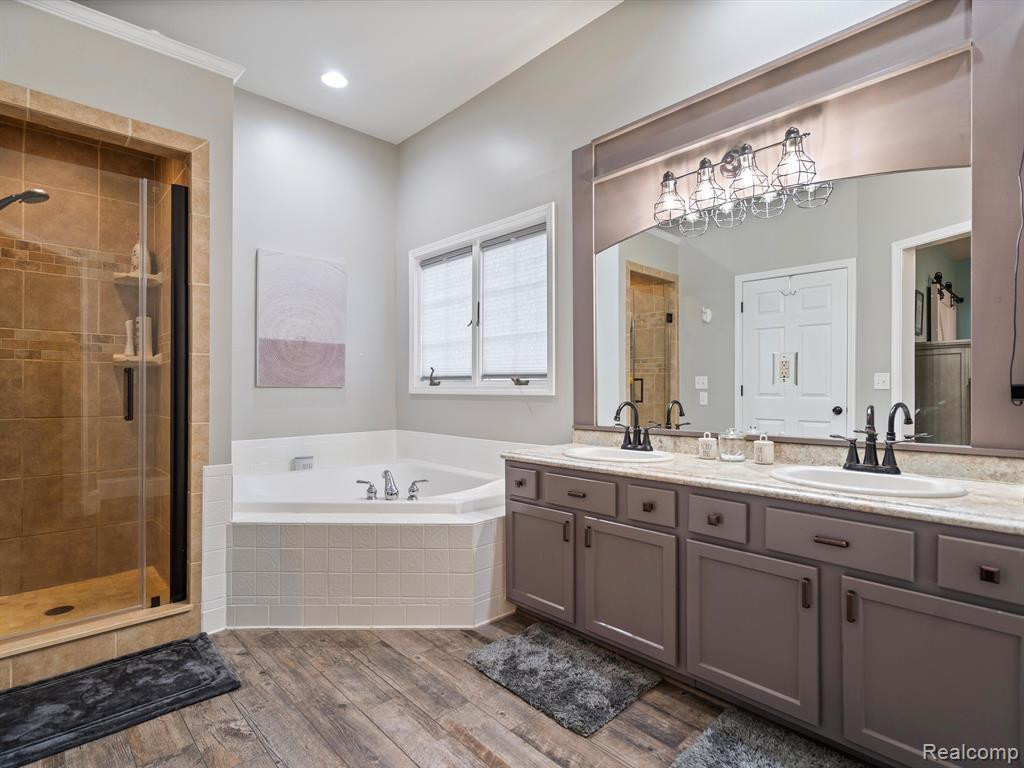 8327 WOODLAND Circle, Goodrich Vlg, MI — Photo 20
